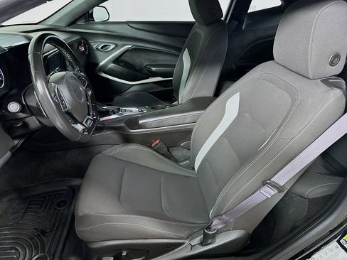 Used 2017 Chevrolet Camaro LT RWD image 7