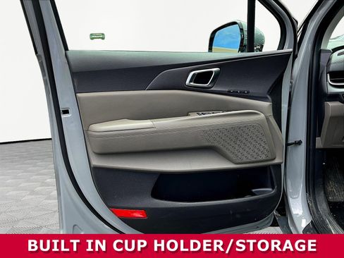 Used 2025 Kia Carnival EX FWD image 17