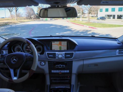 Used 2014 Mercedes-Benz E 350 Sedan image 25