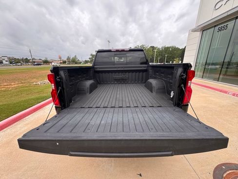 Used 2024 Chevrolet Silverado 1500 High Country w/ Midnight Edition AWD/4WD image 9