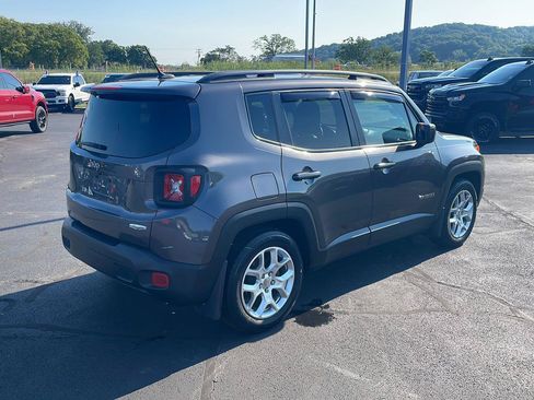 Used 2016 Jeep Renegade Latitude FWD image 5