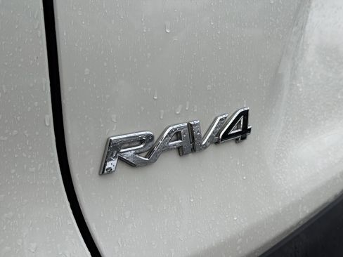 Used 2020 Toyota RAV4 Limited image 7