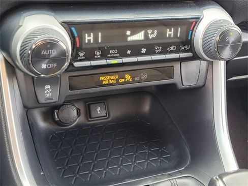 Used 2022 Toyota RAV4 SE image 21