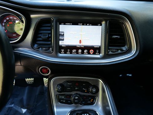 Used 2015 Dodge Challenger SRT Hellcat image 21