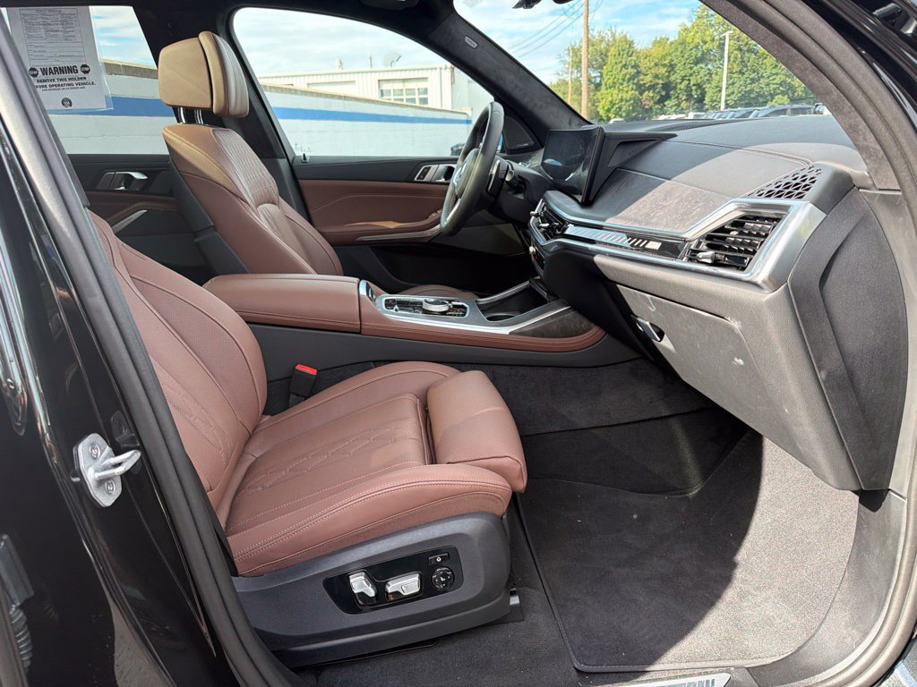 Used 2024 BMW X7 M60i w/ Executive Package AWD/4WD image 27