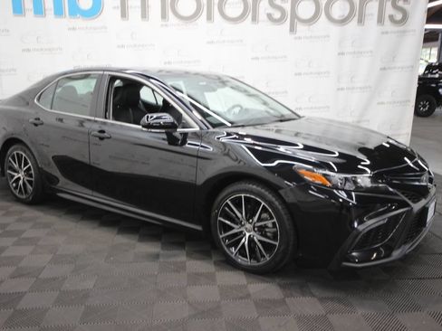 Used 2024 Toyota Camry SE w/ Convenience Package FWD image 8