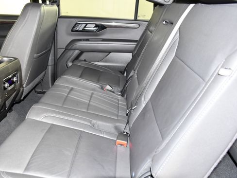 Used 2025 Chevrolet Suburban Z71 image 51