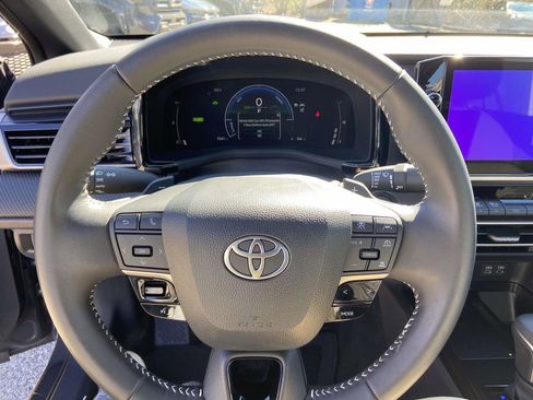 Used 2025 Toyota Camry SE w/ Multimedia Upgrade Package image 33