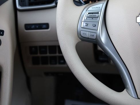 Used 2014 Nissan Rogue S image 30