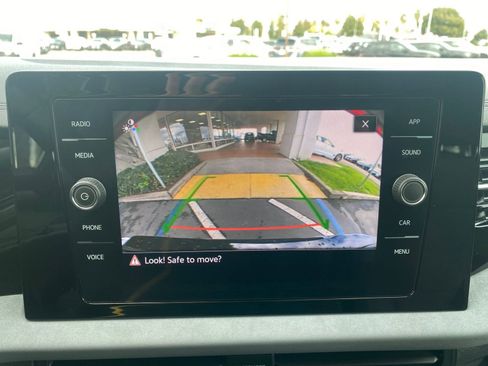 Used 2025 Volkswagen Jetta SE image 17