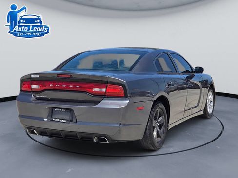 Used 2013 Dodge Charger SE RWD image 5
