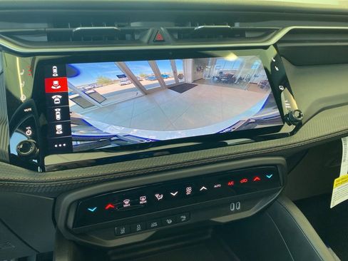 New 2026 Jeep Cherokee Overland w/ Advanced Pro Tech Group AWD/4WD image 38