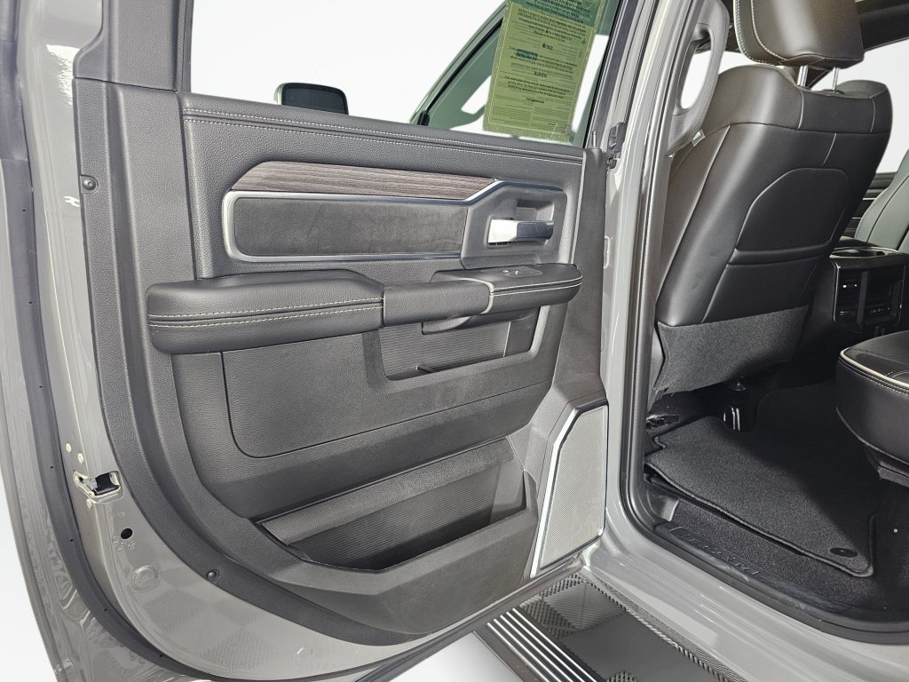 New 2026 RAM 2500 Laramie AWD/4WD image 34