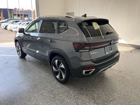 New 2026 Volkswagen Taos SE AWD/4WD image 3