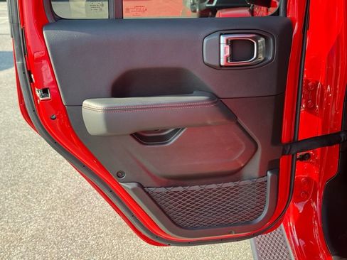 Used 2024 Jeep Wrangler Unlimited Rubicon image 19