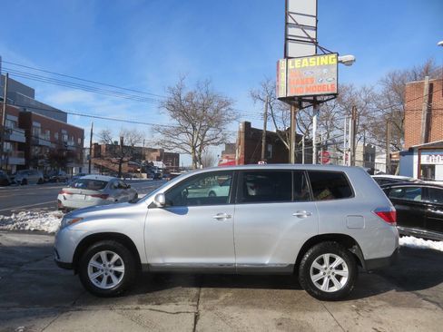 Used 2012 Toyota Highlander Base 4dr SUV (2.7L l4) image 7