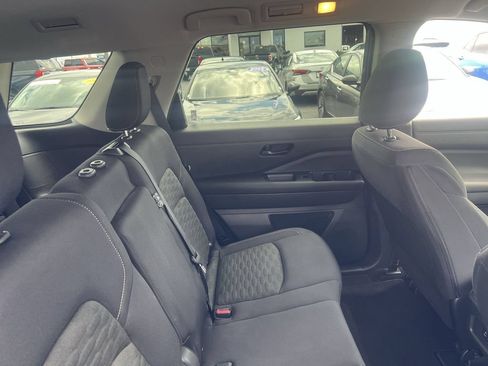 Used 2023 Nissan Pathfinder S FWD image 12