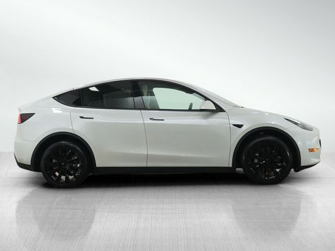 Used 2024 Tesla Model Y Long Range image 6