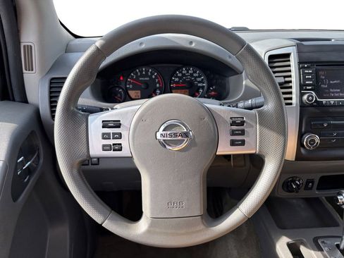 Used 2018 Nissan Frontier SV AWD/4WD image 11