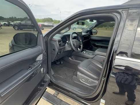 Used 2024 Ford Expedition Limited RWD image 7