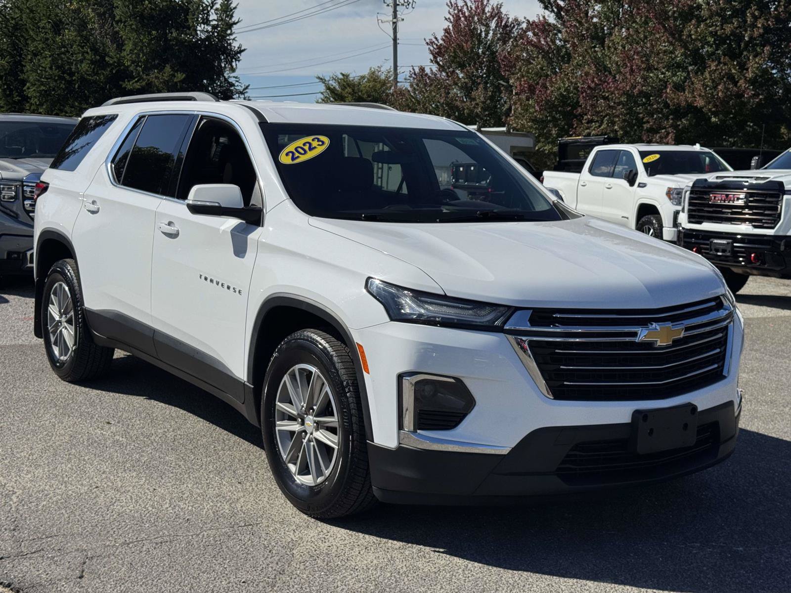 Used 2023 Chevrolet Traverse LT AWD/4WD image 2