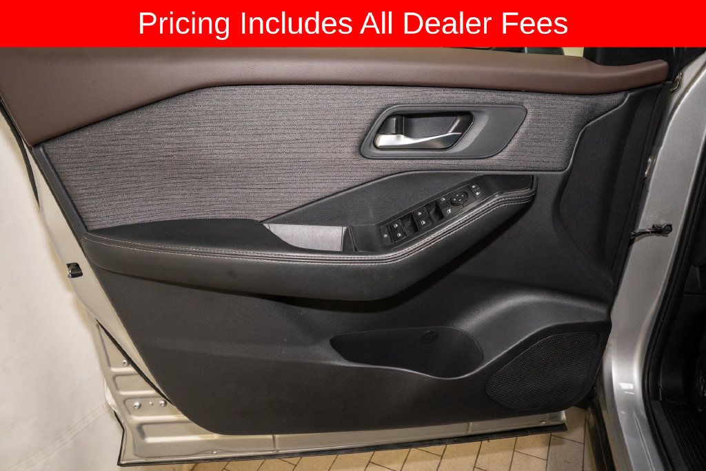 Used 2021 Nissan Rogue SV AWD/4WD image 11