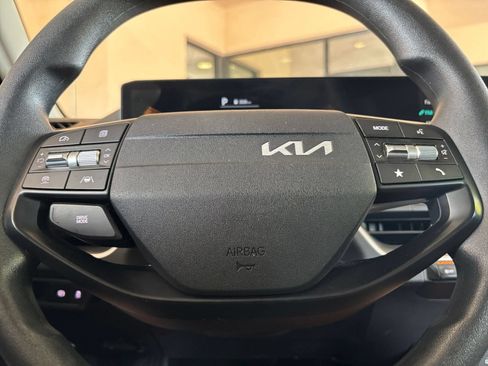 Used 2025 Kia K4 FWD image 27