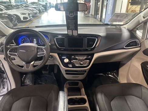 Used 2022 Chrysler Voyager LX FWD image 20