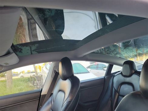 Used 2021 Tesla Model 3 Standard Range Plus image 16