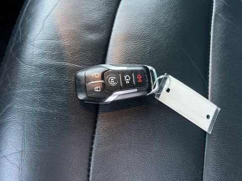 Used 2017 Ford Explorer XLT w/ Equipment Group 202A image 29