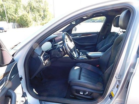 Used 2021 BMW 530i xDrive w/ Convenience Package image 18