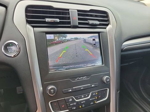 Used 2020 Ford Fusion SE AWD/4WD image 19