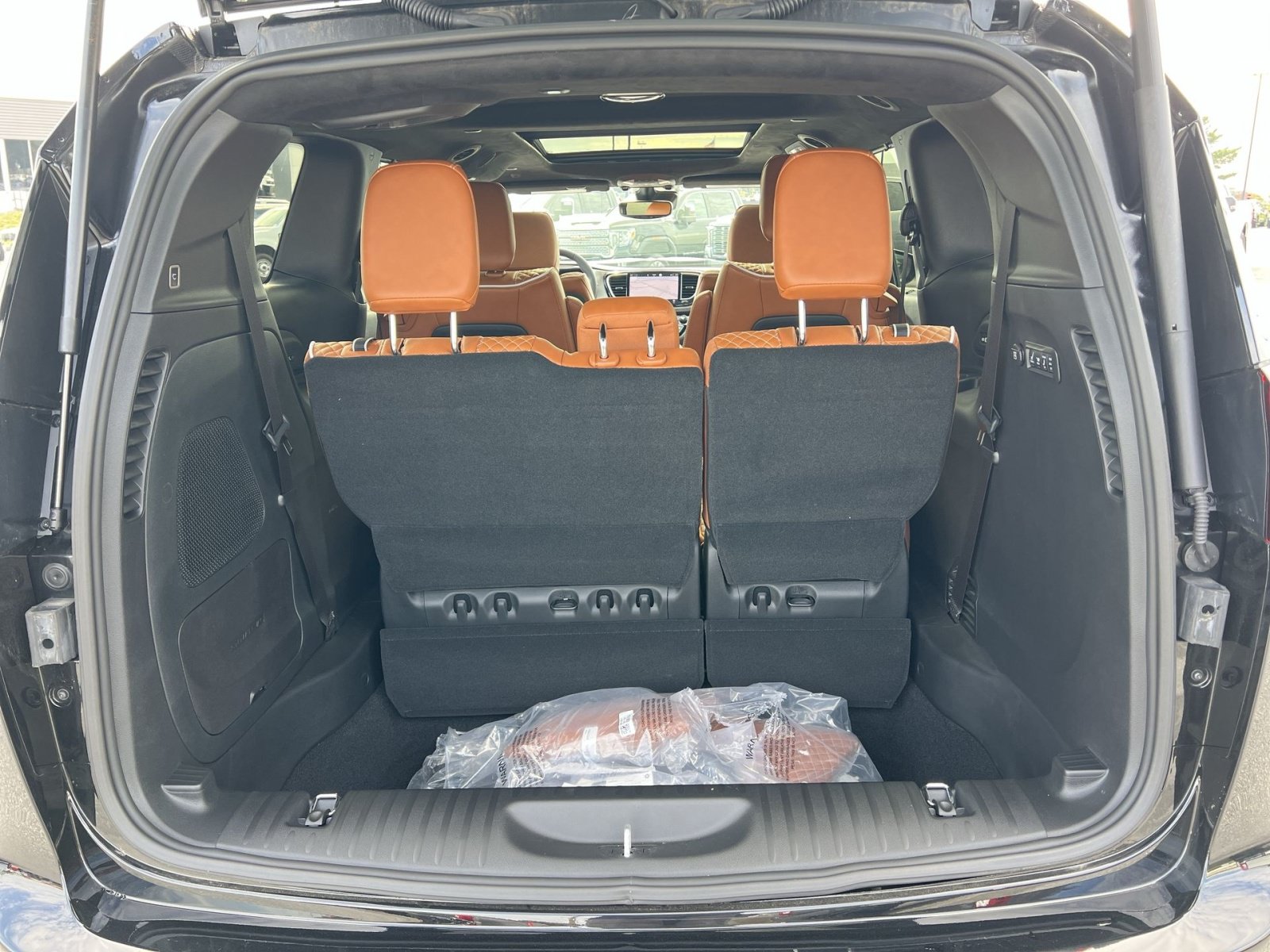 Used 2026 Chrysler Pacifica Pinnacle FWD image 28