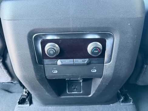 Used 2024 GMC Yukon SLT image 27