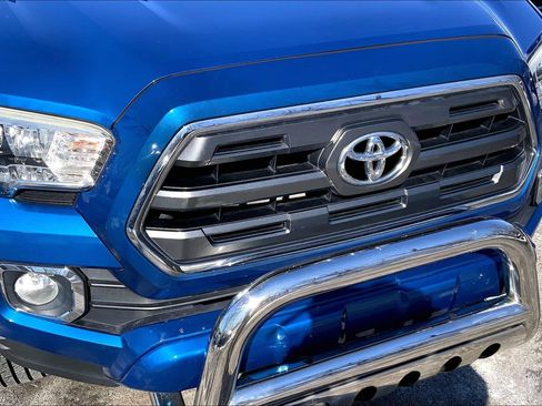 Used 2017 Toyota Tacoma Limited w/ Tow Package image 31