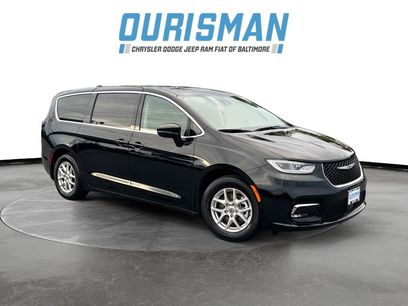 Used 2024 Chrysler Pacifica Touring-L