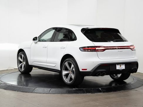 Used 2024 Porsche Macan image 3