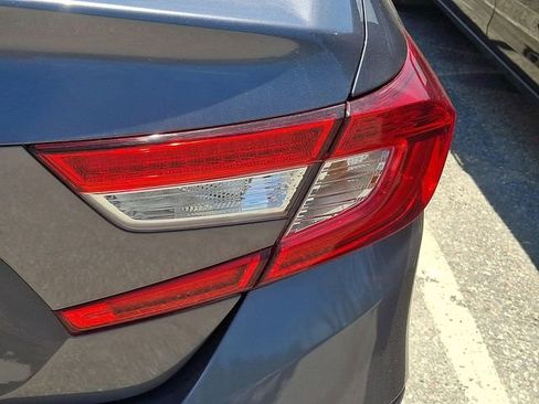 Used 2018 Honda Accord EX image 31