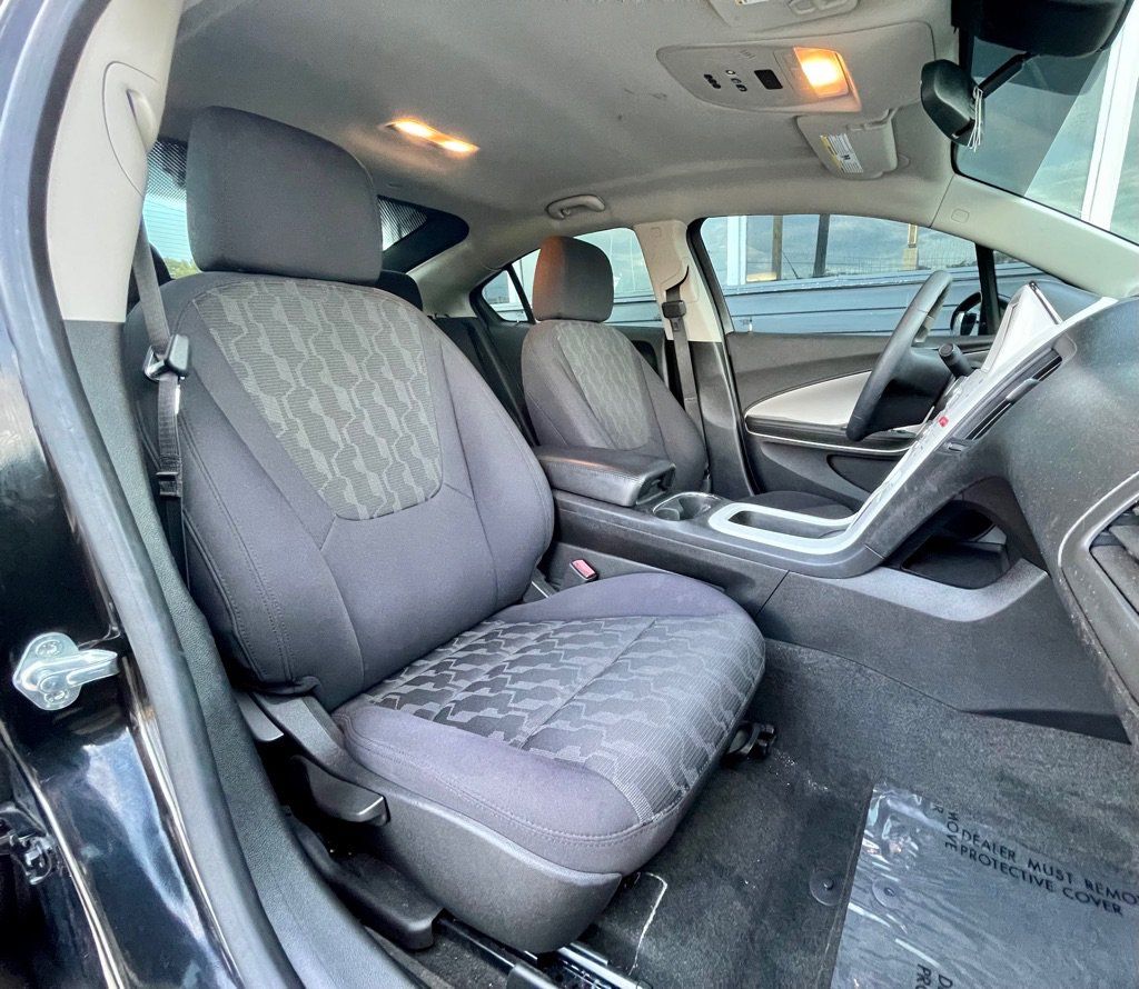 Used 2013 Chevrolet Volt FWD image 22