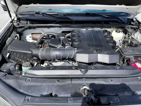 Used 2020 Toyota 4Runner 4WD image 9