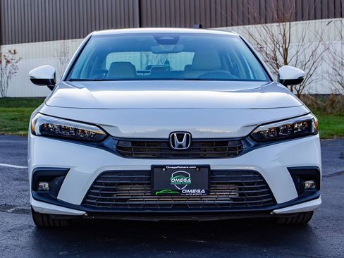 Used 2023 Honda Civic Touring image 2