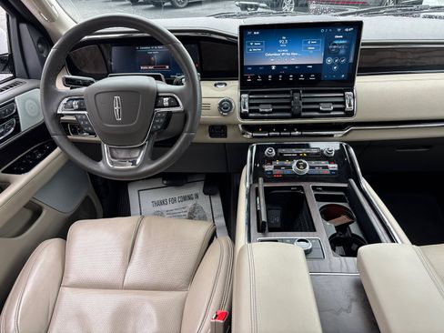 Used 2023 Lincoln Navigator Reserve AWD/4WD image 28