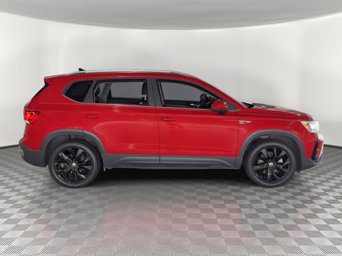 Used 2022 Volkswagen Taos SE FWD image 8