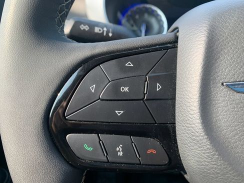 Used 2025 Chrysler Pacifica Limited FWD image 24