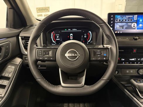 Used 2024 Nissan Rogue Platinum FWD image 15