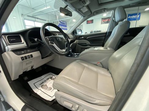 Used 2015 Toyota Highlander Limited image 9