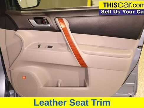 Used 2010 Toyota Highlander Limited image 25