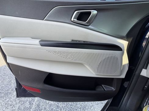 Certified 2024 Kia Carnival LX FWD image 18