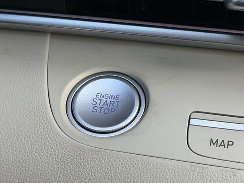 Used 2025 Hyundai Elantra Limited FWD image 8