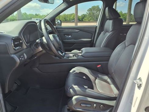 Used 2025 Honda Pilot Black Edition image 25
